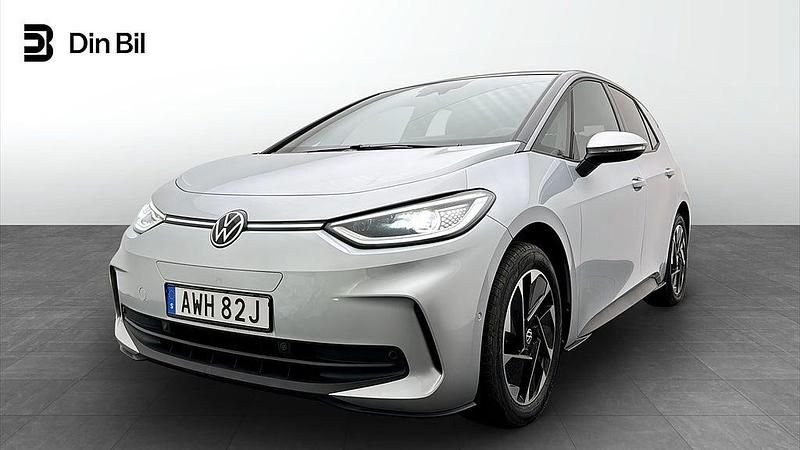Silver Begagnad 2024 VW ID.3 Pro Performance Halvkombi | 349 900 kr (Marknadspris) - Bild 1/4