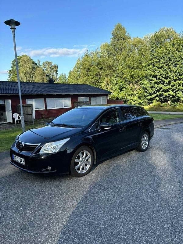 Svart Begagnad 2010 Toyota Avensis Executive Kombi | 69 000 kr (Marknadspris) - Bild 1/4