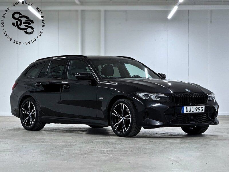Svart Begagnad 2022 BMW 330e M Sport Kombi | 419 900 kr - Bild 1/4