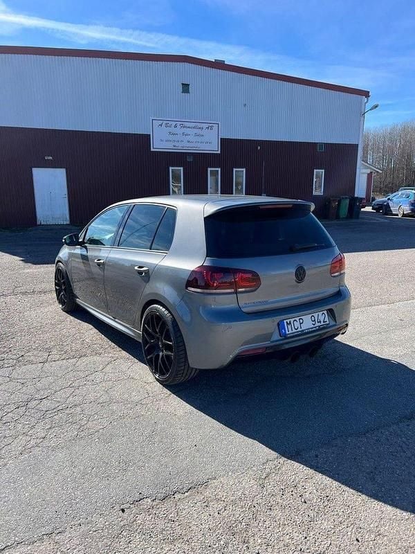 Begagnad VW Golf VII R 271 HK (199 kW) 2012 Grå Halvkombi