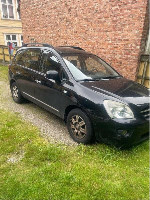 Svart Begagnad 2009 Kia Carens 4 Minibuss | 10 000 kr - Bild 1/4