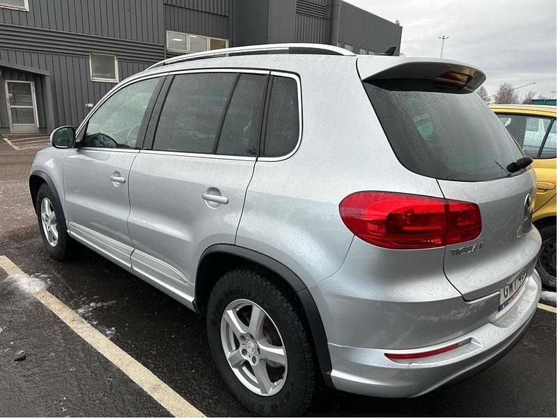 Silver Begagnad 2015 VW Tiguan Sportline SUV | 89 900 kr (Superpris) - Bild 1/4
