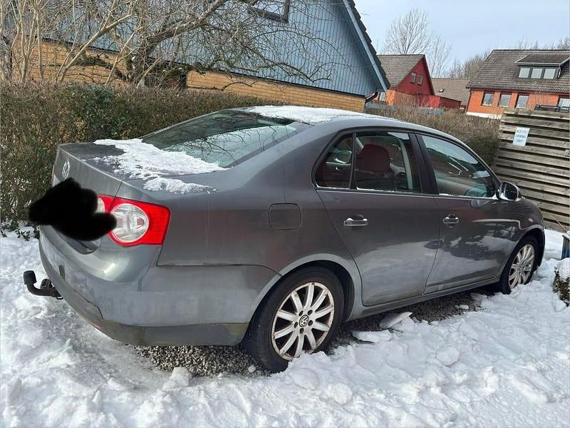 Begagnad VW Jetta 102 HK (75 kW) 2009 Sedan