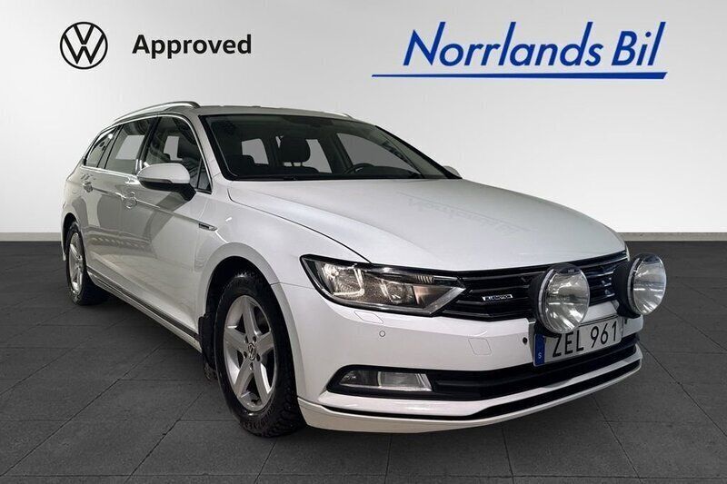 Vit (pure white) Begagnad 2018 VW Passat Kombi | 154 000 kr (Marknadspris) - Bild 1/4