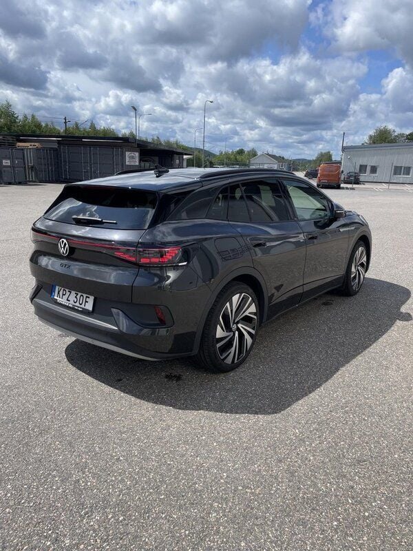 Grå Begagnad 2022 VW ID.4 GTX SUV | 385 000 kr (Superpris) - Bild 1/4