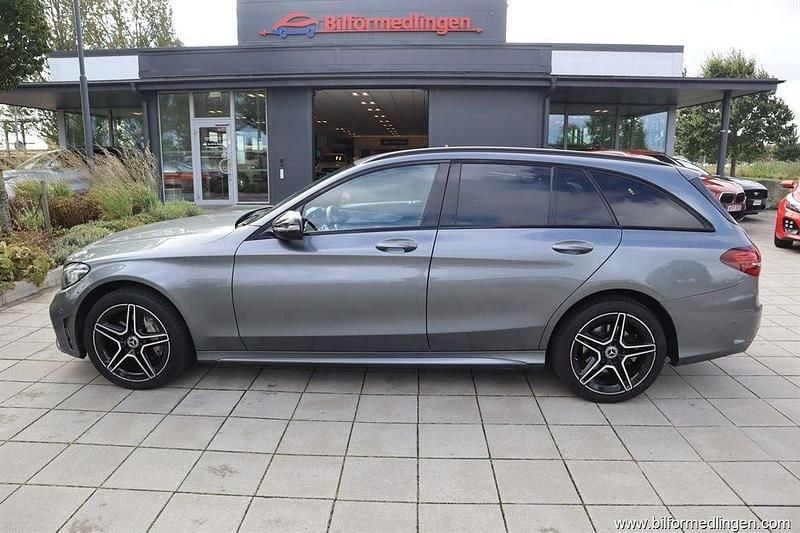 Grå Begagnad 2019 Mercedes C220 AMG Kombi | 309 900 kr (Lite dyr) - Bild 1/4