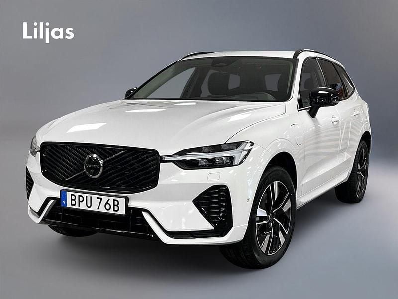 Vit Ny 2025 Volvo XC60 Plus SUV | 619 600 kr (Marknadspris) - Bild 1/4