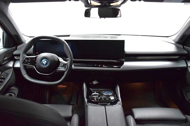 Begagnad BMW 530 299 HK (219 kW) 2025 Grå Kombi