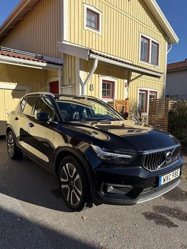 Svart Begagnad 2021 Volvo XC40 Inscription SUV | 357 061 kr (Lite dyr) - Bild 1/4