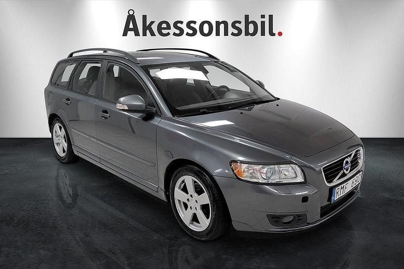 Grå Begagnad 2010 Volvo V50 Momentum Kombi | 54 900 kr (Dyr) - Bild 1/4