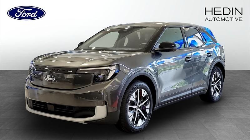 Grå (grey) Ny 2025 Ford Explorer Business Edition SUV | 514 900 kr (Marknadspris) - Bild 1/4