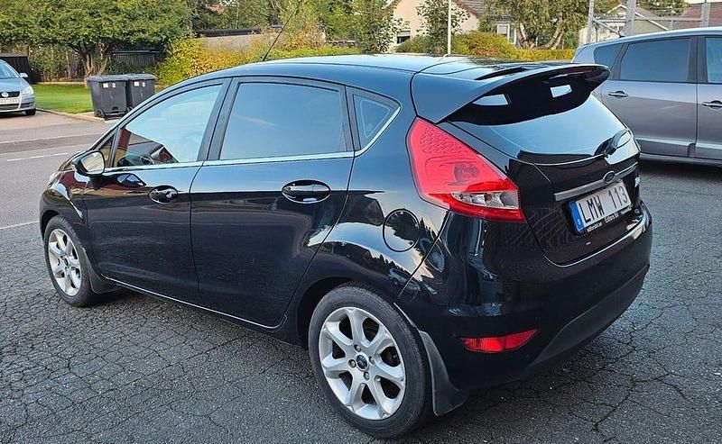 Begagnad Ford Fiesta Titanium 82 HK (60 kW) 2009 Svart Halvkombi