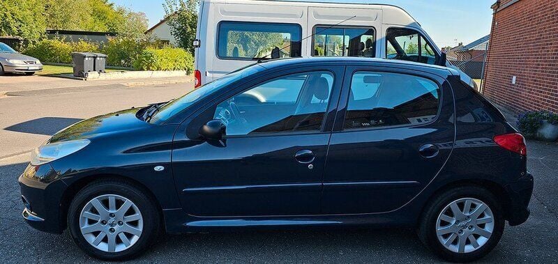 Mörkgrå Begagnad 2011 Peugeot 206 Halvkombi | 72 900 kr (Dyr) - Bild 1/4