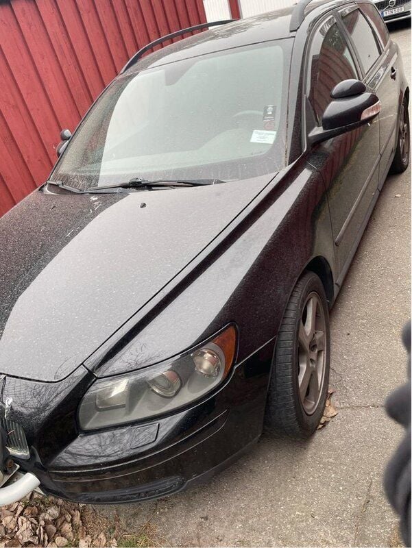 Svart Begagnad 2007 Volvo V50 Kinetic Kombi | 8 500 kr (Marknadspris) - Bild 1/4