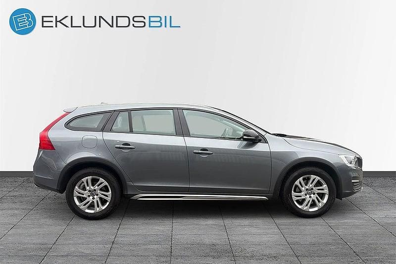 Begagnad Volvo V60 CC Momentum 150 HK (110 kW) 2015 Grå Kombi