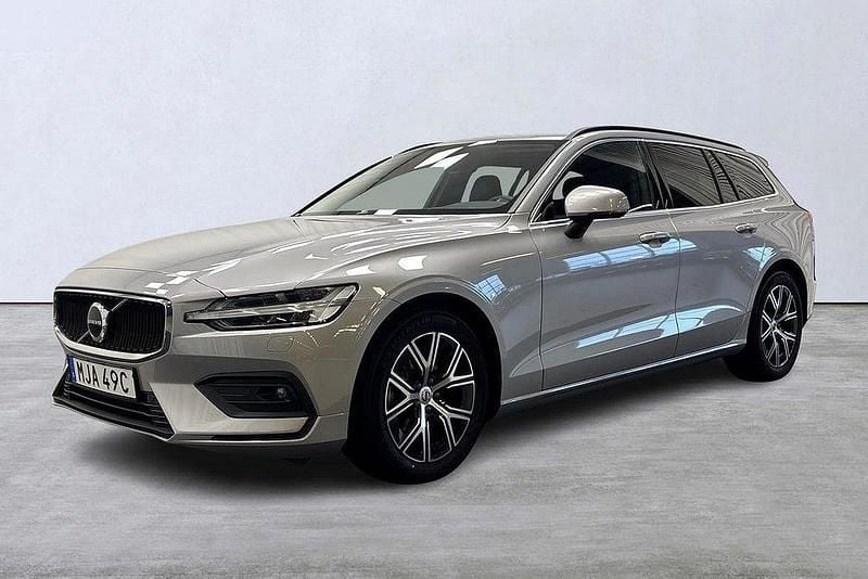 Silver Begagnad 2023 Volvo V60 Core Kombi | 349 900 kr (Marknadspris) - Bild 1/4