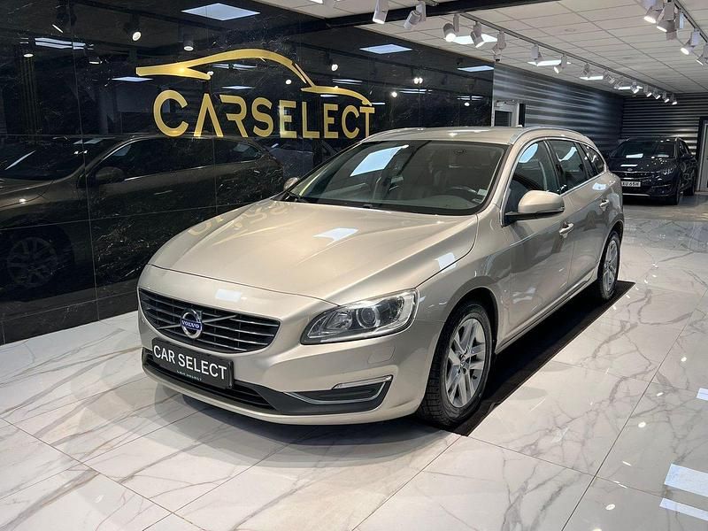 Ljusbrun (brun) Begagnad 2017 Volvo V60 Summum Kombi | 129 900 kr (Marknadspris) - Bild 1/4