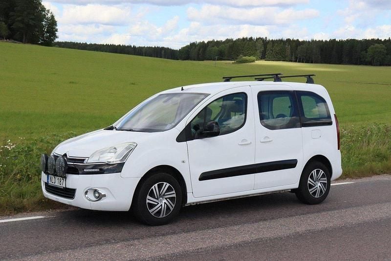 Vit Begagnad 2014 Citroën Berlingo Minibuss | 85 000 kr (Marknadspris) - Bild 1/4