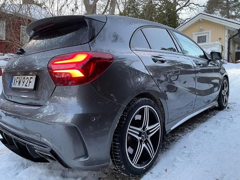 Begagnad 2018 Mercedes A45 AMG AMG Halvkombi | 279 000 kr (Superpris) - Bild 1/4