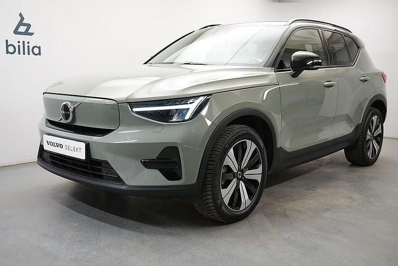 Grön Begagnad 2022 Volvo XC40 Core SUV | 344 900 kr - Bild 1/4