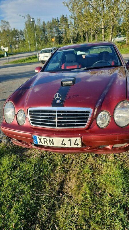 Röd Begagnad 2001 Mercedes CLK200 Avantgarde Sportkupé | 35 000 kr (Marknadspris) - Bild 1/4