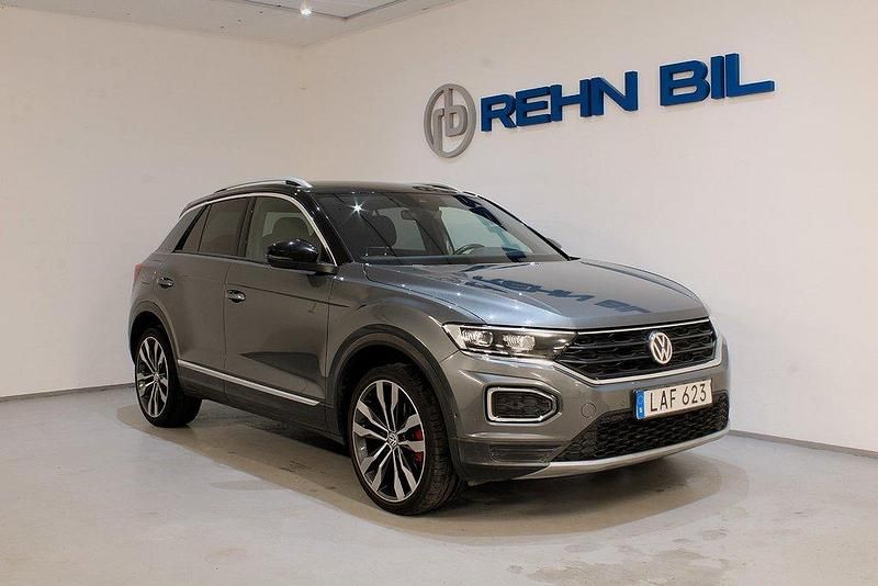 Grå Begagnad 2018 VW T-Roc GT SUV | 239 000 kr (Marknadspris) - Bild 1/4