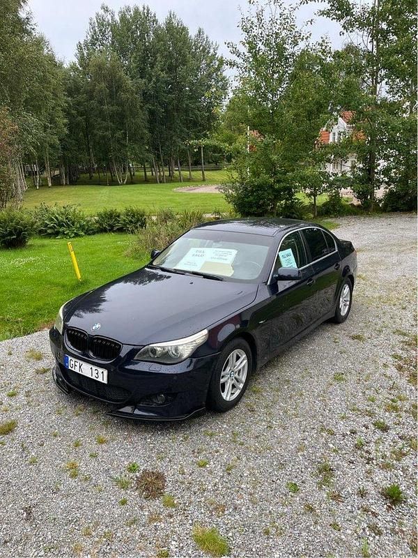 Blå Begagnad 2007 BMW 520 Sedan | 41 000 kr (Bra pris) - Bild 1/4