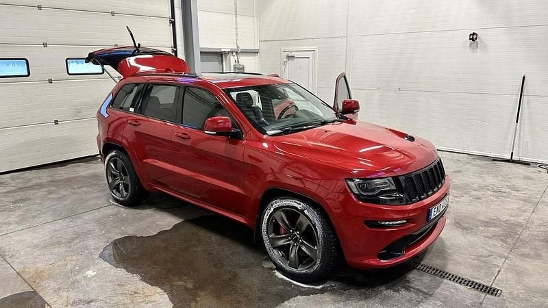 Röd Begagnad 2015 Jeep Grand Cherokee SRT SUV | 420 000 kr (Lite dyr) - Bild 1/4