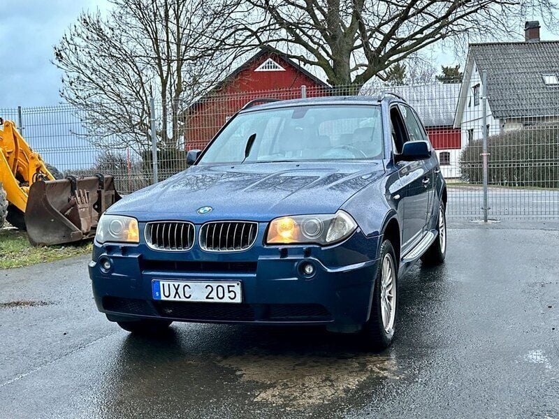 Mörkblå Begagnad 2004 BMW X3 Sport Line SUV | 47 000 kr (Marknadspris) - Bild 1/4