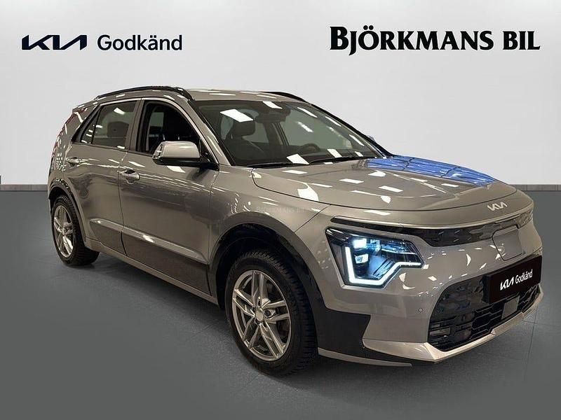 Begagnad Kia Niro 204 HK (150 kW) 2023 /klg/ steel grey SUV