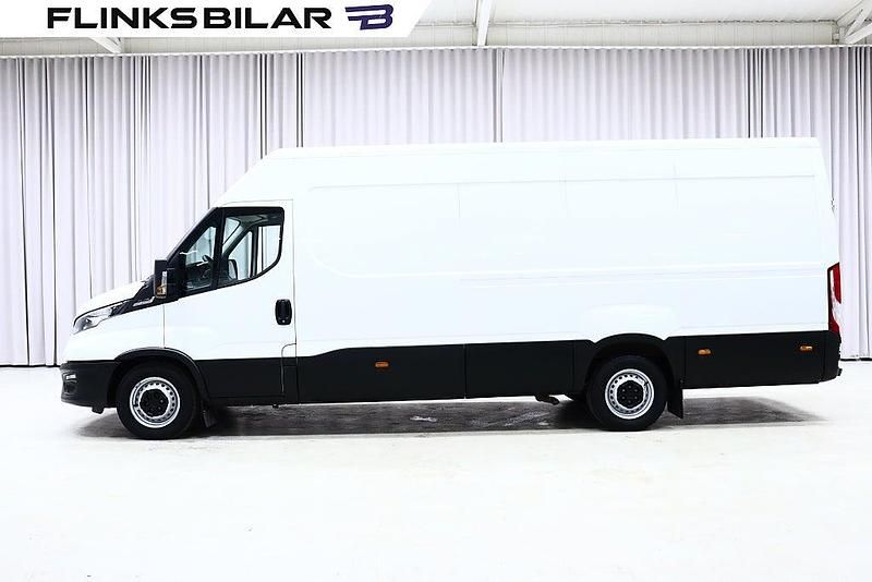 Vit Begagnad 2024 Iveco Daily Van | 399 875 kr (Superpris) - Bild 1/4