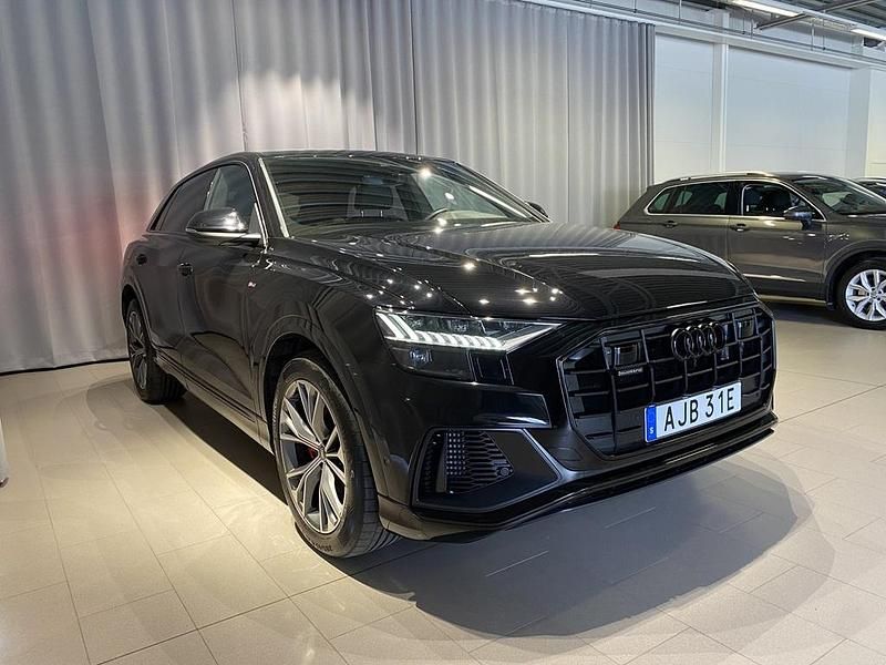 Begagnad Audi Q8 S-Line 468 HK (344 kW) 2022 Svart SUV