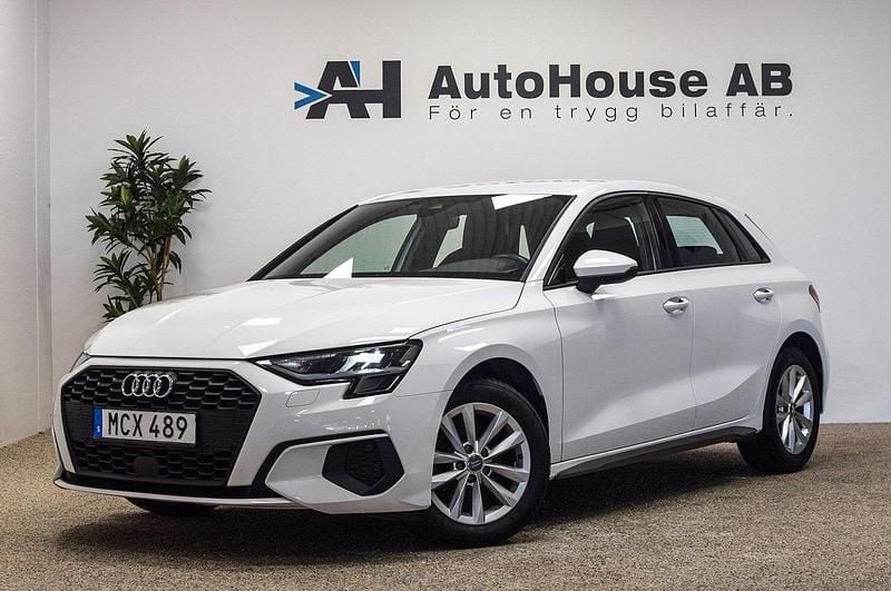 Vit Begagnad 2022 Audi A3 Sportback Proline Halvkombi | 269 000 kr (Lite dyr) - Bild 1/4