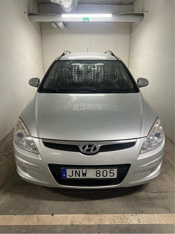 Silver Begagnad 2009 Hyundai i30 Kombi | 38 500 kr (Bra pris) - Bild 1/4
