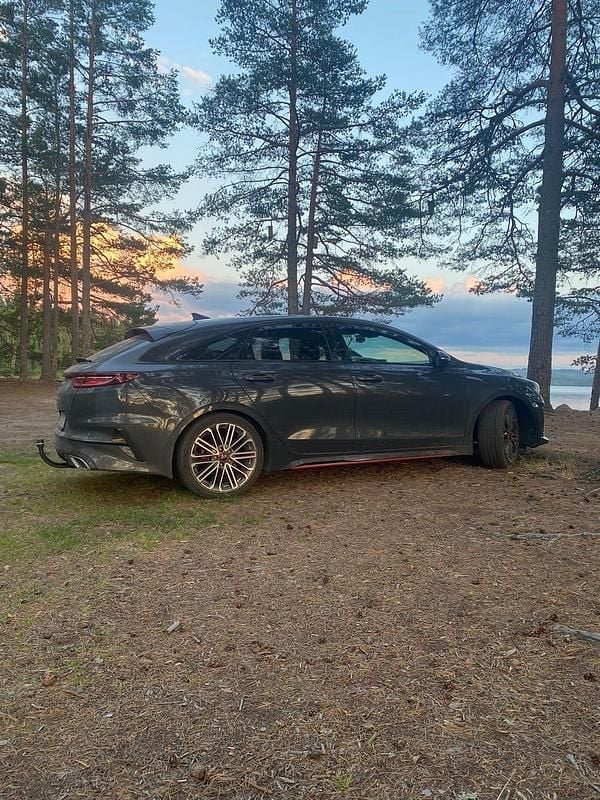 Begagnad 2019 Kia ProCeed GT Halvkombi | 193 900 kr (Marknadspris) - Bild 1/4