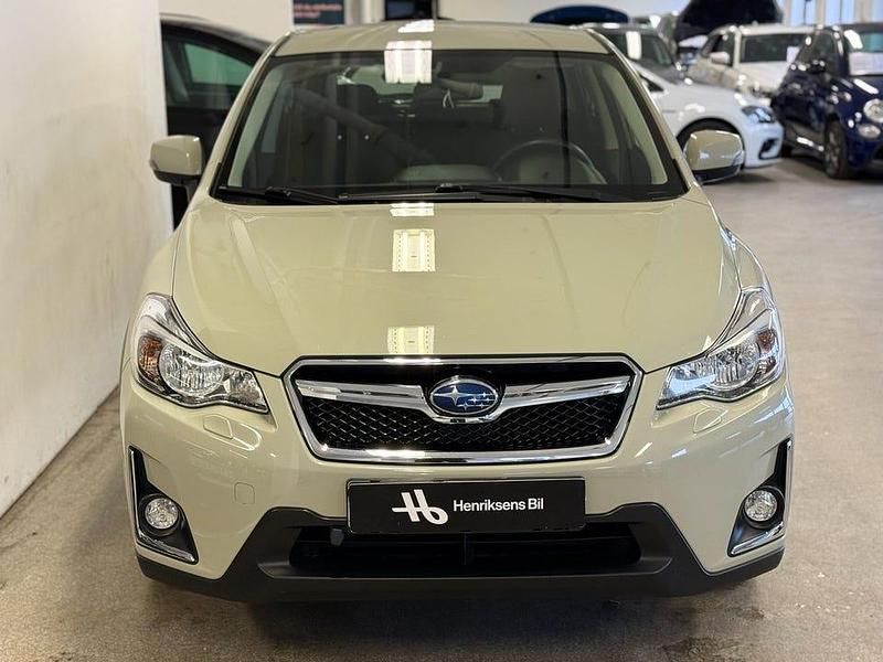 Begagnad Subaru XV 150 HK (110 kW) 2015 Ljusgrön SUV