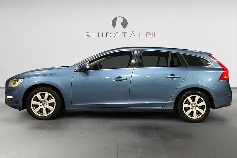 Begagnad Volvo V60 Momentum 181 HK (133 kW) 2014 Blå Kombi