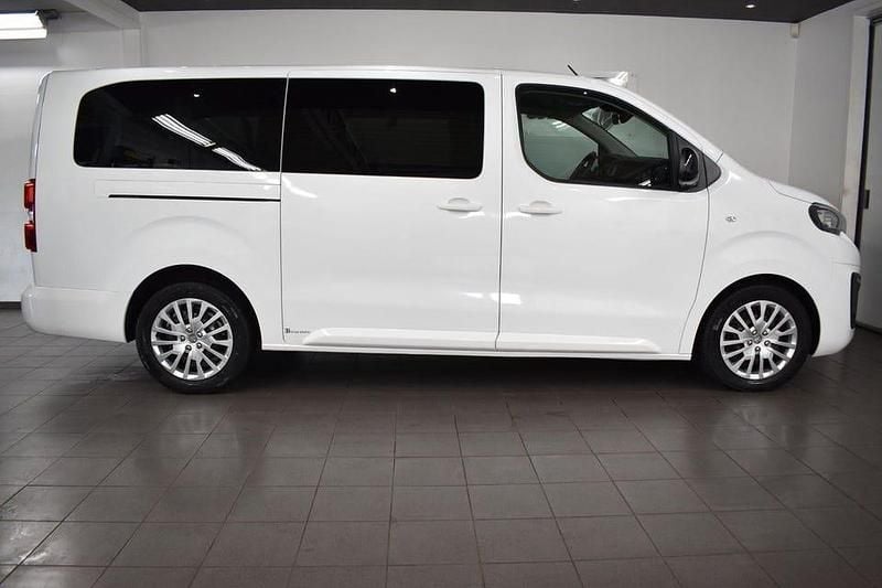 Begagnad Peugeot Traveller 145 HK (106 kW) 2022 Vit Minibuss