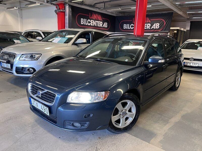 Blå Begagnad 2009 Volvo V50 Momentum Kombi | 29 900 kr (Marknadspris) - Bild 1/4