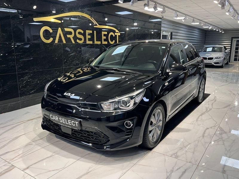 Svart Begagnad 2022 Kia Rio Advance Halvkombi | 169 800 kr (Marknadspris) - Bild 1/4