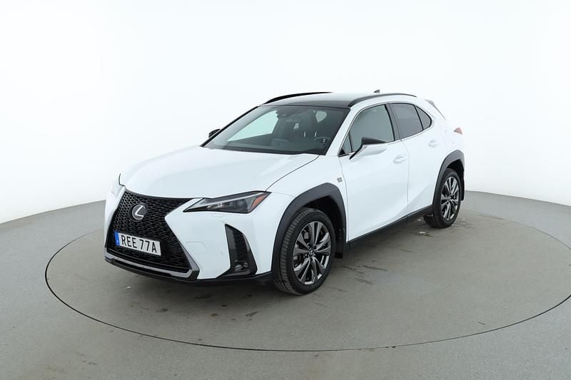 Vit Begagnad 2022 Lexus UX 250h Sport Line SUV | 323 000 kr (Marknadspris) - Bild 1/4