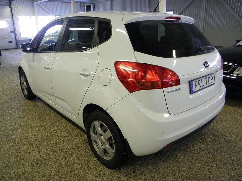 Begagnad Kia Venga 125 HK (91 kW) 2014 Vit Halvkombi