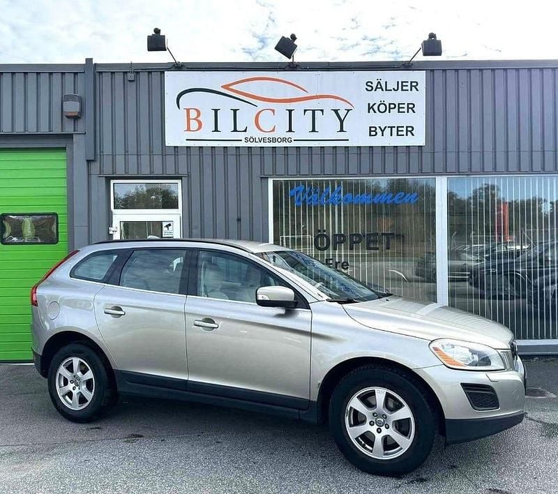 Ljusbrun (brun) Begagnad 2012 Volvo XC60 Momentum SUV | 114 900 kr (Superpris) - Bild 1/4