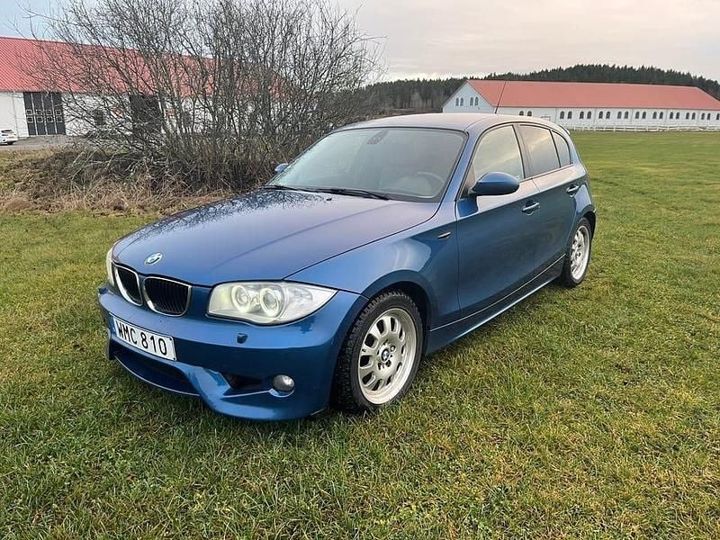 Begagnad 2005 BMW 118 Halvkombi | 39 900 kr (Marknadspris) - Bild 1/4