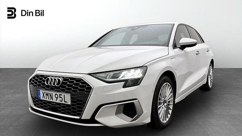 Svart (brilliantsvart) Begagnad 2023 Audi A3 e-tron Proline Halvkombi | 314 000 kr (Bra pris) - Bild 1/4