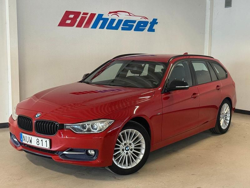 Röd Begagnad 2012 BMW 320 Sport Line Kombi | 127 000 kr (Marknadspris) - Bild 1/4