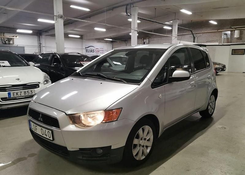 Silver Begagnad 2011 Mitsubishi Colt Halvkombi | 34 900 kr (Marknadspris) - Bild 1/4