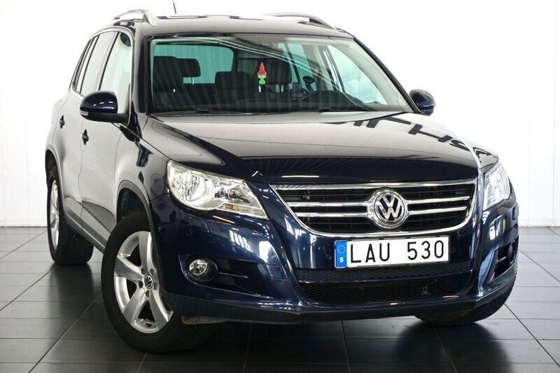 Mörkblå Begagnad 2010 VW Tiguan Sportline SUV | 129 900 kr (Lite dyr) - Bild 1/4