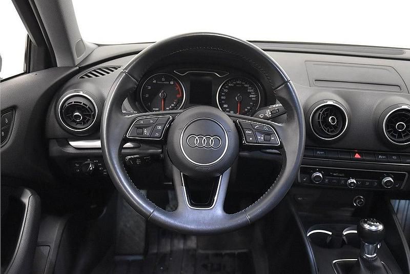 Begagnad Audi A3 Sportback Proline 150 HK (110 kW) 2019 Svart Halvkombi