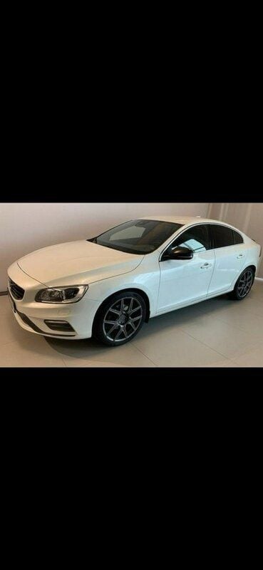 Vit Begagnad 2016 Volvo S60 R-Design Sedan | 150 000 kr (Superpris) - Bild 1/4